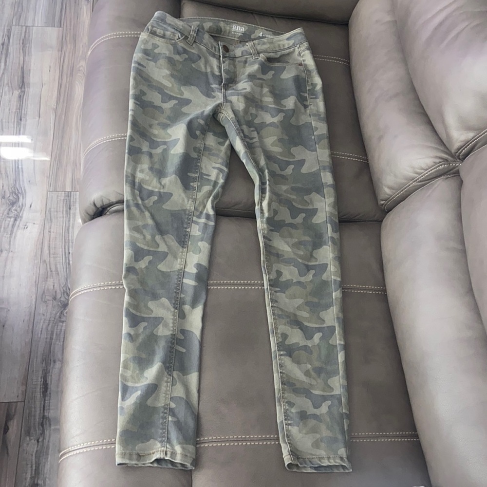 Womens ANA camo skinny jeans size 4